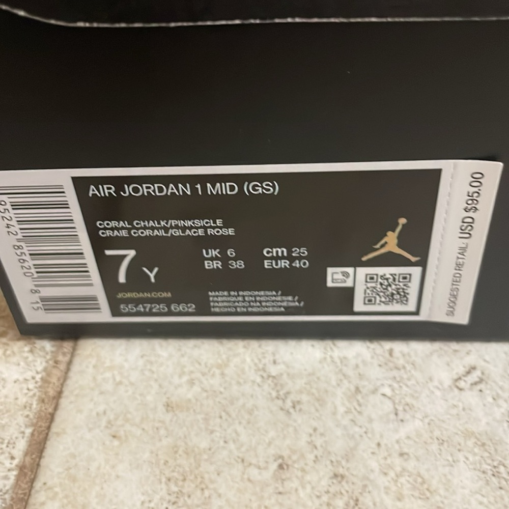 Nike - Picture 4 of 6